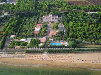 Hotel Residence Adria Rodi Garganico Eksteriør billede